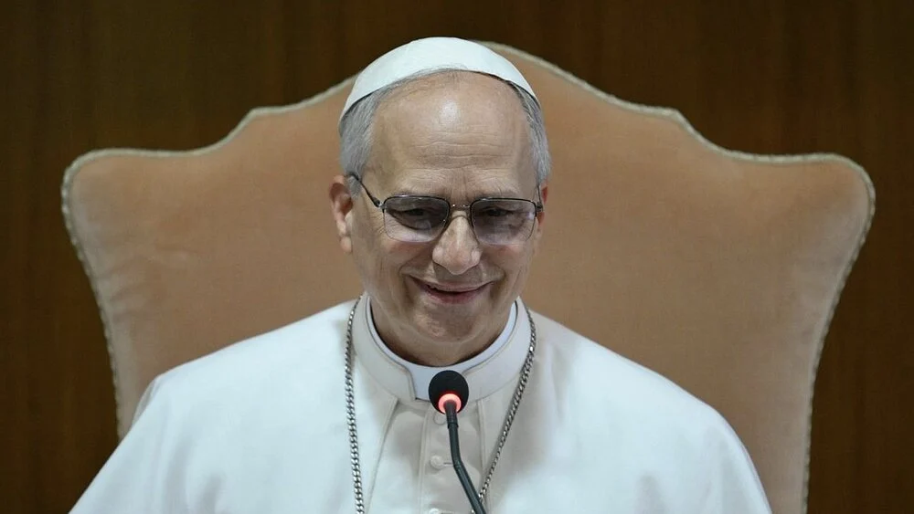 Papst Leo XIV. und die Herausforderungen der Künstlichen Intelligenz: Eine kritische Analyse