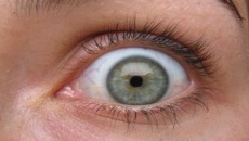 Massage Gun am Auge – ein gefährliches Experiment
